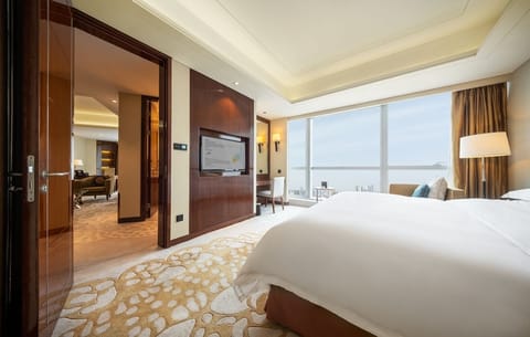 Royal Suite | Premium bedding, minibar, in-room safe, desk