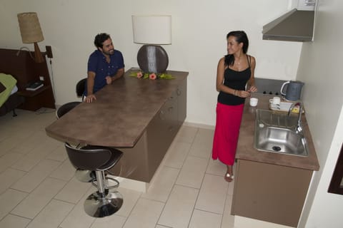 Studio, Kitchenette, Ground Floor | Private kitchenette | Fridge, coffee/tea maker, electric kettle, paper towels