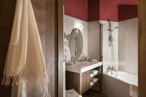 Prestige Suite | Bathroom | Hair dryer, bathrobes, slippers, towels