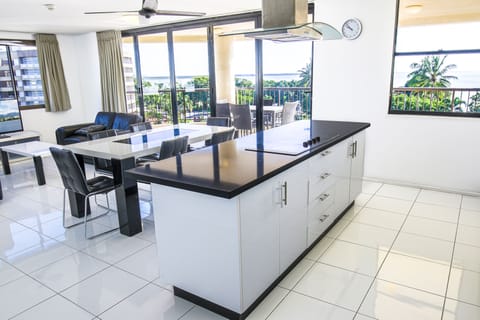 Premium Apartment, 2 Bedrooms, Non Smoking, Kitchen | View from room