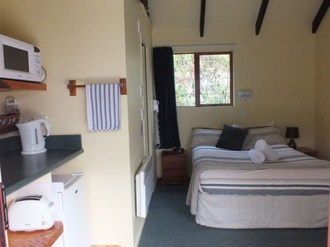 Double Room, Ensuite | Iron/ironing board, free WiFi, bed sheets, wheelchair access