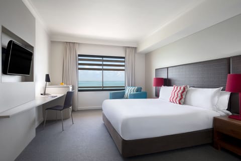 Room, Harbor View (Hotel) | Individually decorated, individually furnished, desk, soundproofing