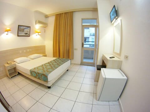 Standard Room | Premium bedding, minibar, free WiFi, bed sheets