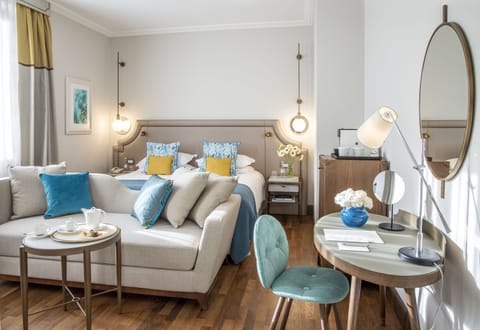 Superior Room | Minibar, in-room safe, desk, blackout drapes