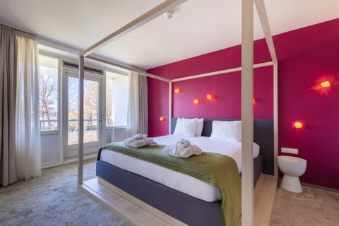 In-room safe, desk, laptop workspace, blackout drapes