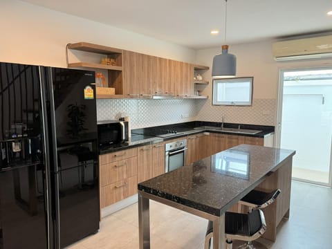 Convenient Kamala holiday home, great value! (11746)