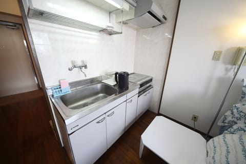 Basic Double Room, Non Smoking | Private kitchen | Fridge, microwave, electric kettle, griddle