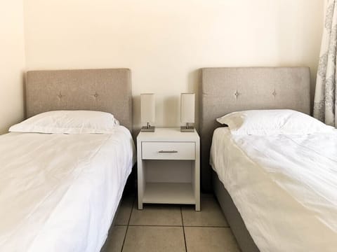 Comfort Apartment, 2 Bedrooms, Non Smoking | In-room safe, iron/ironing board, free WiFi, bed sheets