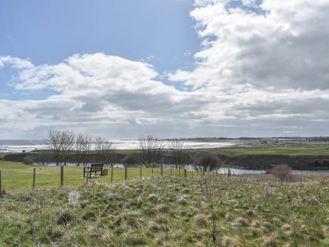 Setting | Och Moo at No. 47, Seahouses