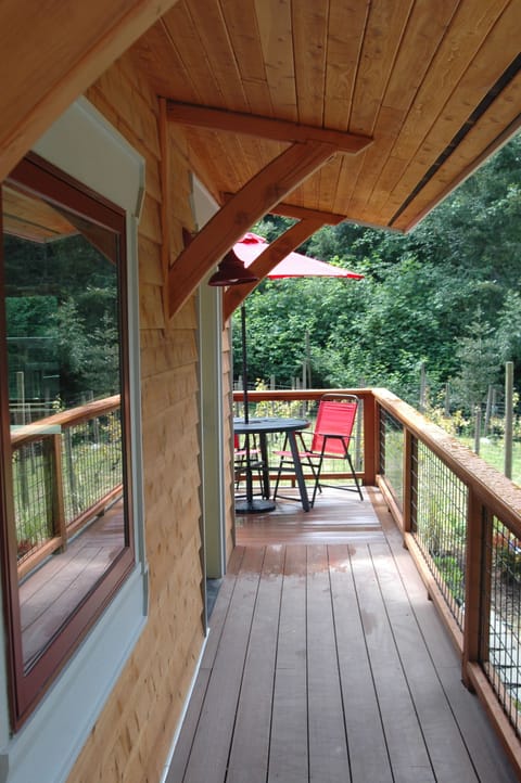 The entry deck and outdoor eating area.