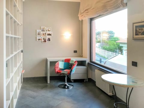 Furniture, Daytime, Table, Building, Window, Interior Design, Shade, Floor, Wood