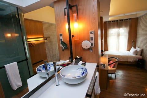 Cosy Single Room | Bathroom | Shower, rainfall showerhead, free toiletries, hair dryer