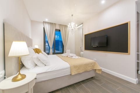 Luxury Double Room | Blackout drapes, soundproofing, iron/ironing board, free WiFi