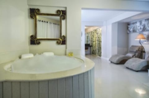 Apartment, 1 Bedroom (Indonesia Presidencial) | Private spa tub