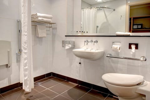 Standard Room, 2 Twin Beds, Accessible, Non Smoking | Bathroom | Combined shower/tub, designer toiletries, hair dryer, towels