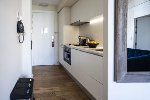 Junior Studio Suite | Private kitchen | Full-size fridge, microwave, stovetop, dishwasher