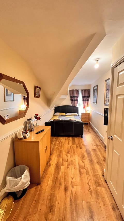 Double Ensuite | Individually decorated, iron/ironing board, free WiFi, bed sheets