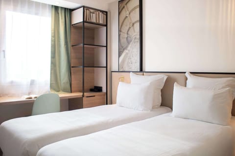 Premium bedding, desk, blackout drapes, soundproofing