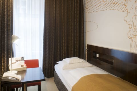 Classic Single Room with one Single Bed | Minibar, in-room safe, desk, blackout drapes