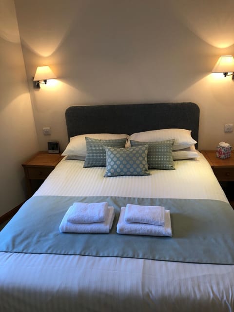 Double Room, Ensuite | Desk, iron/ironing board, free WiFi, bed sheets