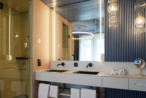 BOUTIQUE Suite with balcony | Bathroom | Free toiletries, hair dryer, bathrobes, slippers