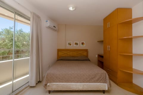 Luxury Apartment, Sea View | In-room safe, free WiFi, bed sheets