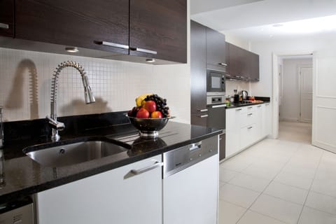 Apartment, 2 Bedrooms, Garden View | Private kitchen | Full-size fridge, microwave, oven, stovetop