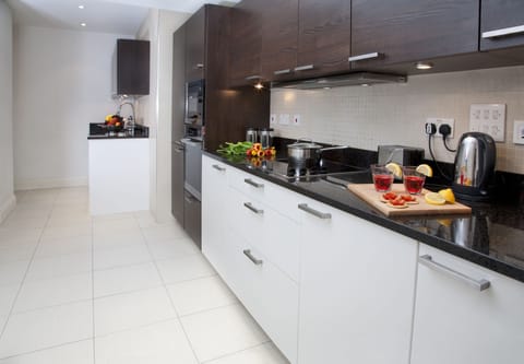 Apartment, 2 Bedrooms, Garden View | Private kitchen | Full-size fridge, microwave, oven, stovetop