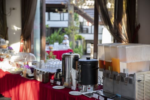 Daily buffet breakfast (THB 1200 per person)