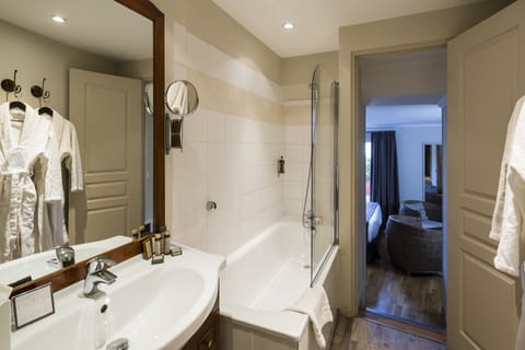 Privilege Room Terrace | Bathroom | Designer toiletries, hair dryer, slippers, towels