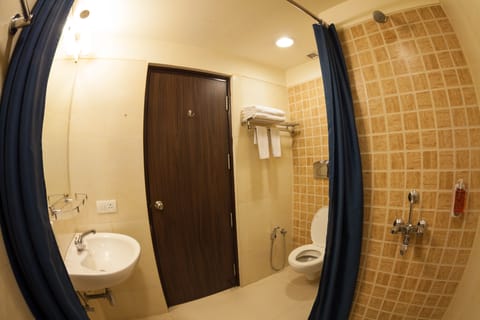 Room (Senior Citizen 60 yrs and above) | Bathroom | Shower, rainfall showerhead, free toiletries, hair dryer