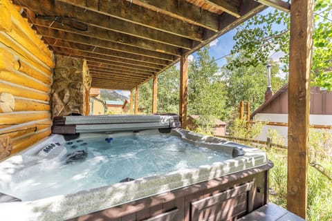 House (3 Bedrooms) | Exterior