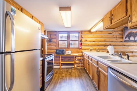 House (3 Bedrooms) | Exterior