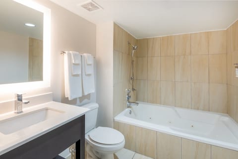 Standard Room, 1 King Bed, Jetted Tub | Bathroom | Hydromassage showerhead, free toiletries, hair dryer, towels