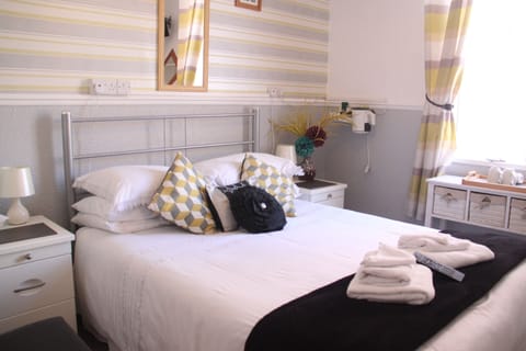 Double Room | Individually decorated, individually furnished, soundproofing, free WiFi