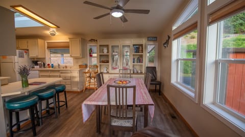 Dining room with seating for 6