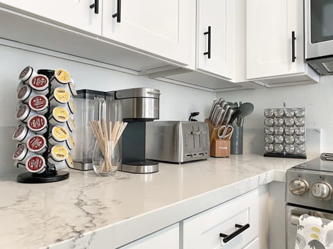 Cafe induction cooktop is fast, precise and safe for all ages