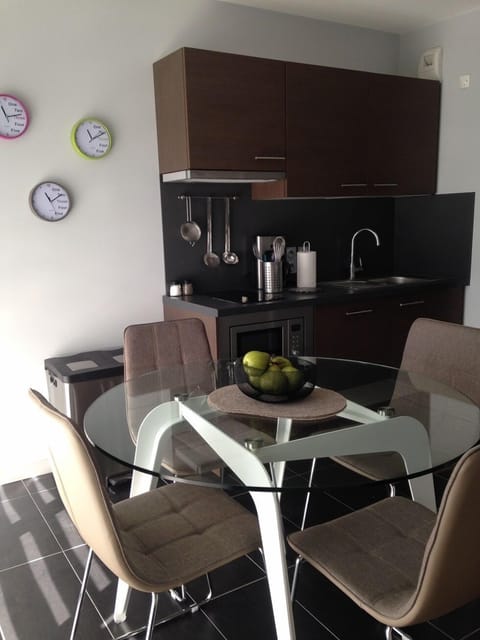 Comfort Apartment | Private kitchenette | Fridge, microwave, stovetop, dishwasher