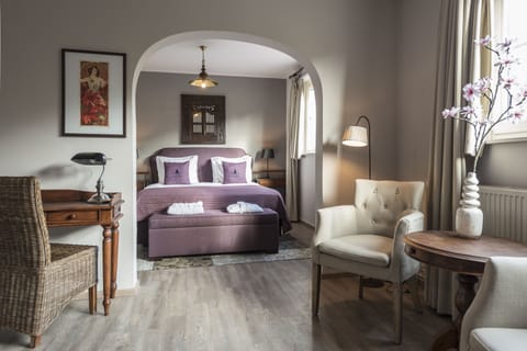 Suite | In-room safe, desk, iron/ironing board, free WiFi