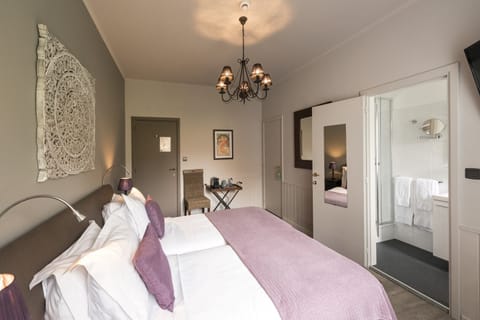 Standard Double Room | In-room safe, desk, iron/ironing board, free WiFi