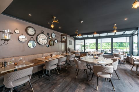 Breakfast, dinner served; Belgian cuisine, garden views 