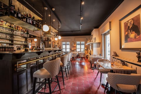 Breakfast, dinner served; Belgian cuisine, garden views 