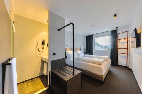 Premium bedding, in-room safe, desk, laptop workspace