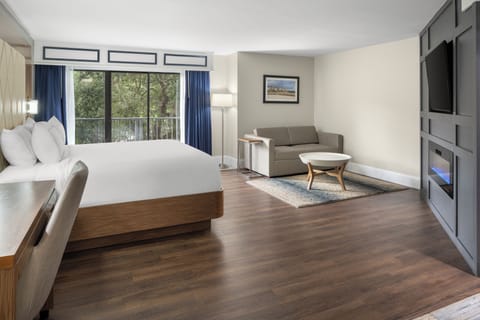 Studio Suite, 1 King Bed, Fireplace | Premium bedding, down comforters, desk, laptop workspace