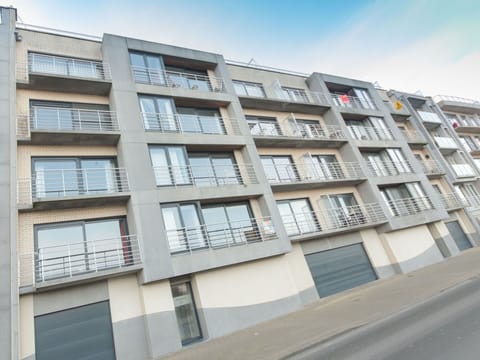 Sky, Building, Window, Cloud, Tower Block, Urban Design, Condominium, Roof, City, Facade
