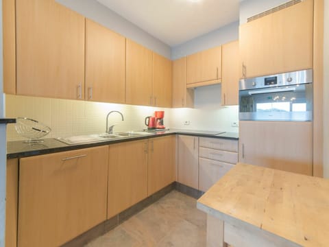 Cabinetry, Kitchen Sink, Tap, Countertop, Sink, Property, Furniture, Kitchen, Wood, Interior Design