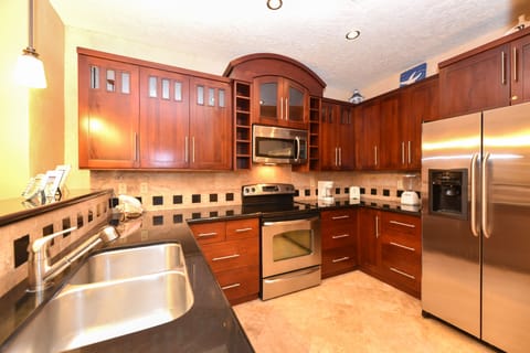 Two Bedrooms Garden View | Private kitchen | Microwave, coffee/tea maker, toaster, blender