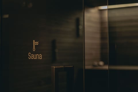 Sauna, steam room