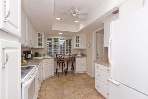 Breakfast nook for two