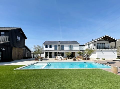 This is a large 5 bedroom family home with courtyard outdoor living space